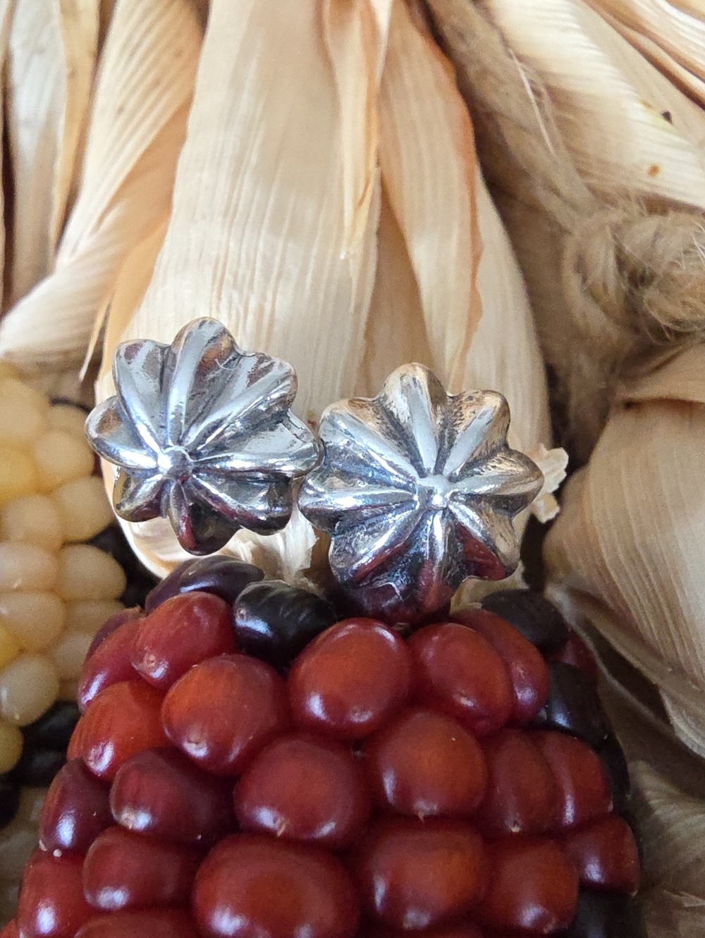 Beautiful NWT Sterling Puffy Star Design Southwest Earrings 🩶🌟